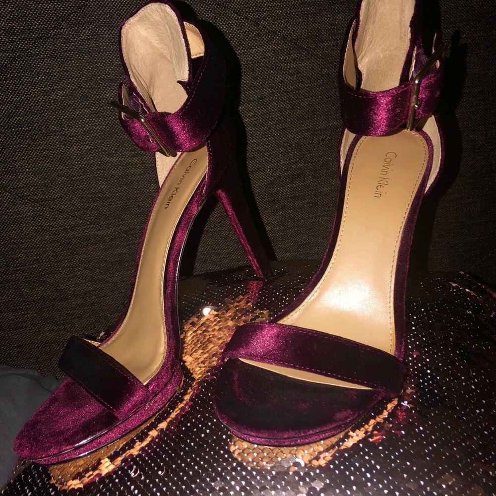 Calvin Klein size 8 maroon suede heels.